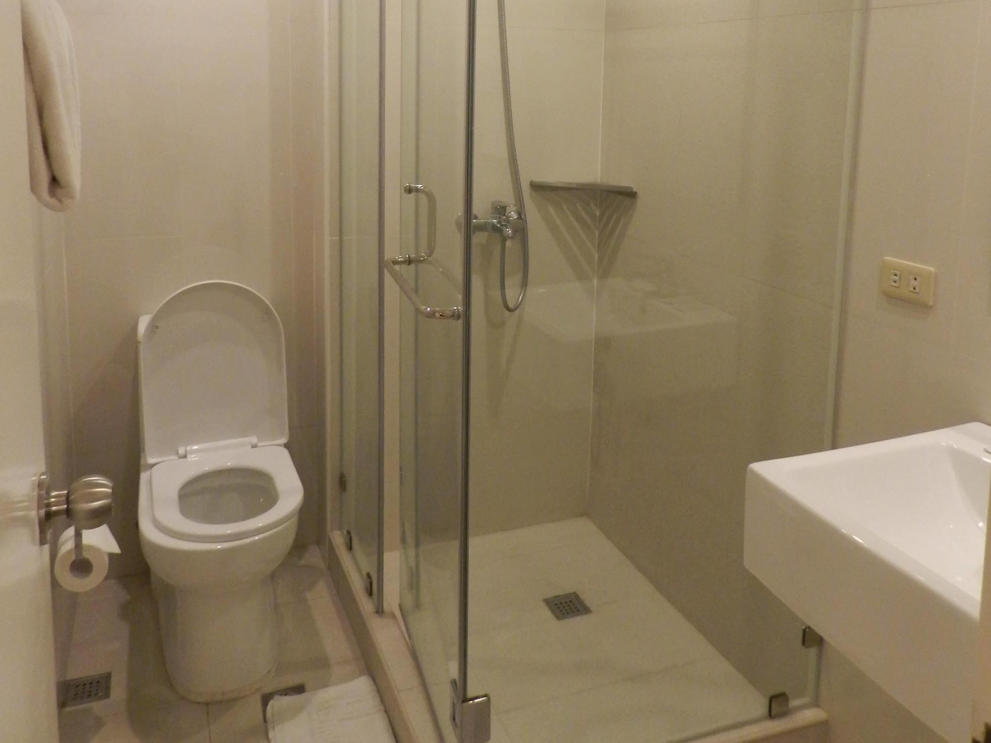 Salcedo Suites Makati City Exterior photo