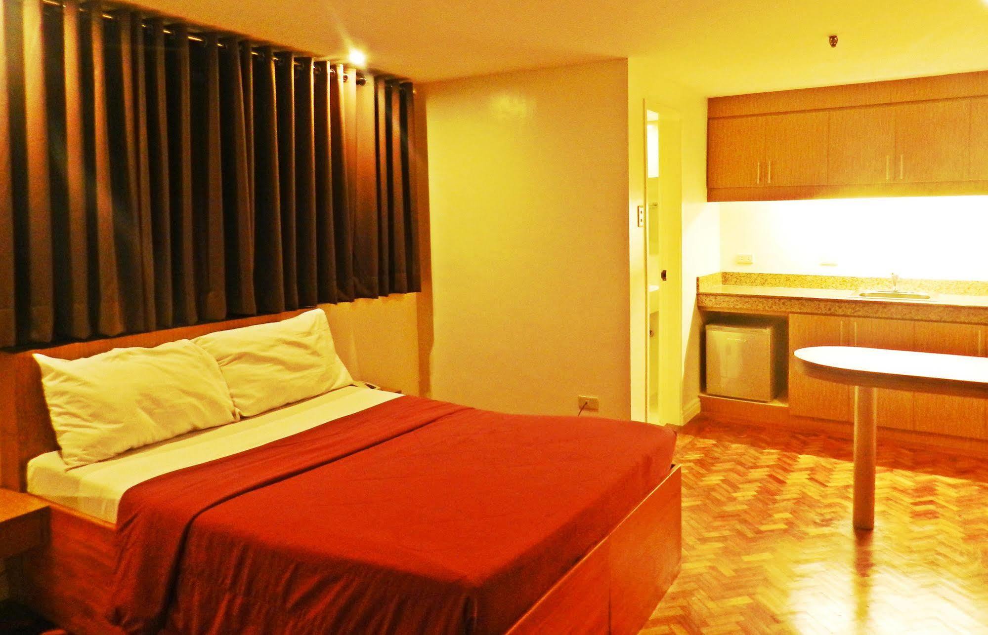 Salcedo Suites Makati City Exterior photo